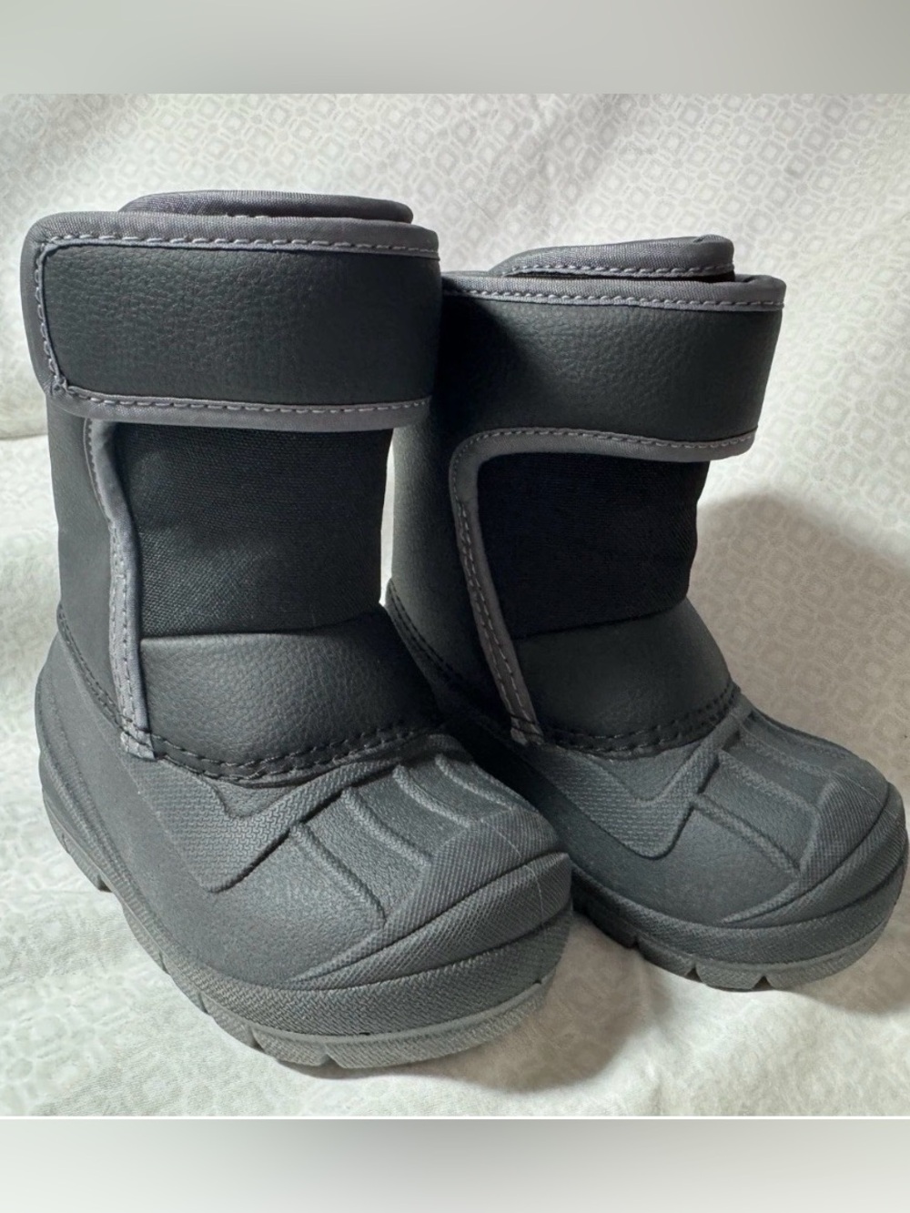 Cat & Jack Winter Boots Youth Black Thermolite Black Size 5 EUC